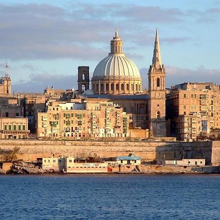 Prime Location Apartment With Side Seaviews Sliema Buitenkant foto