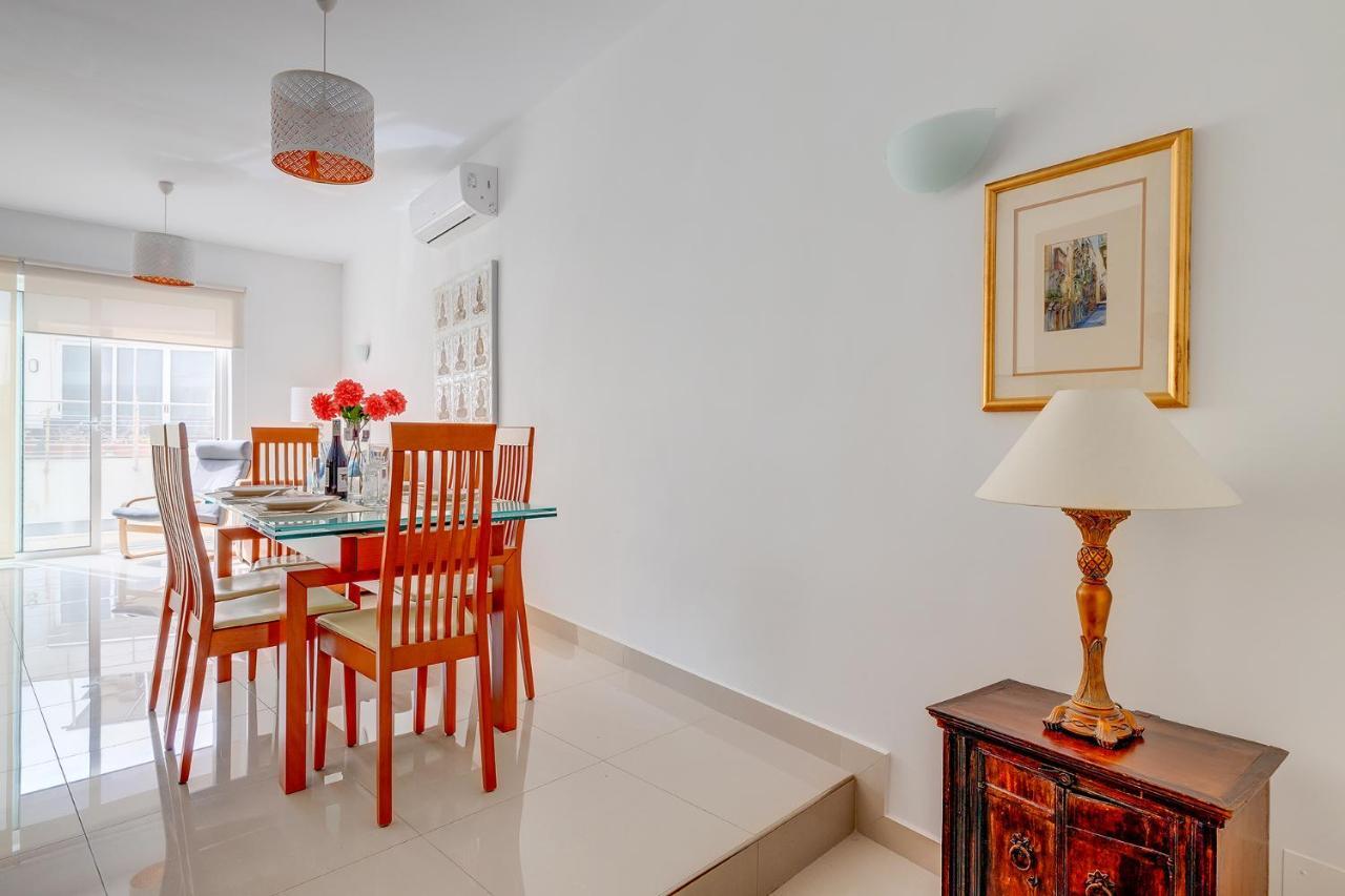 Prime Location Apartment With Side Seaviews Sliema Buitenkant foto