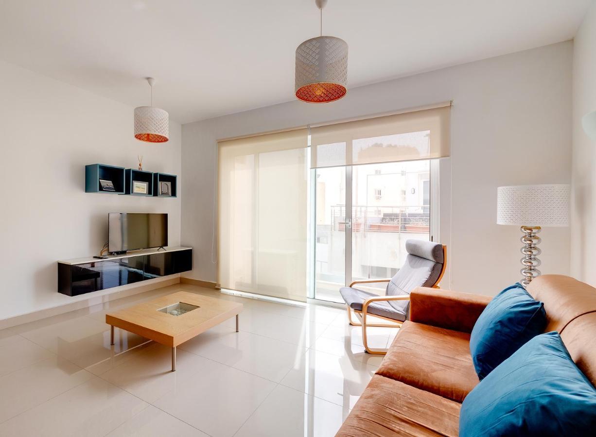 Prime Location Apartment With Side Seaviews Sliema Buitenkant foto