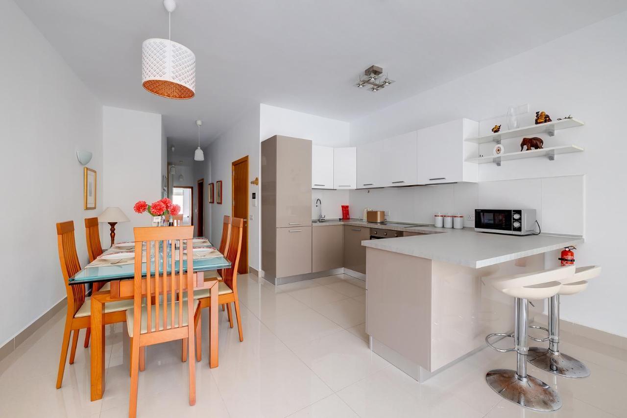 Prime Location Apartment With Side Seaviews Sliema Buitenkant foto