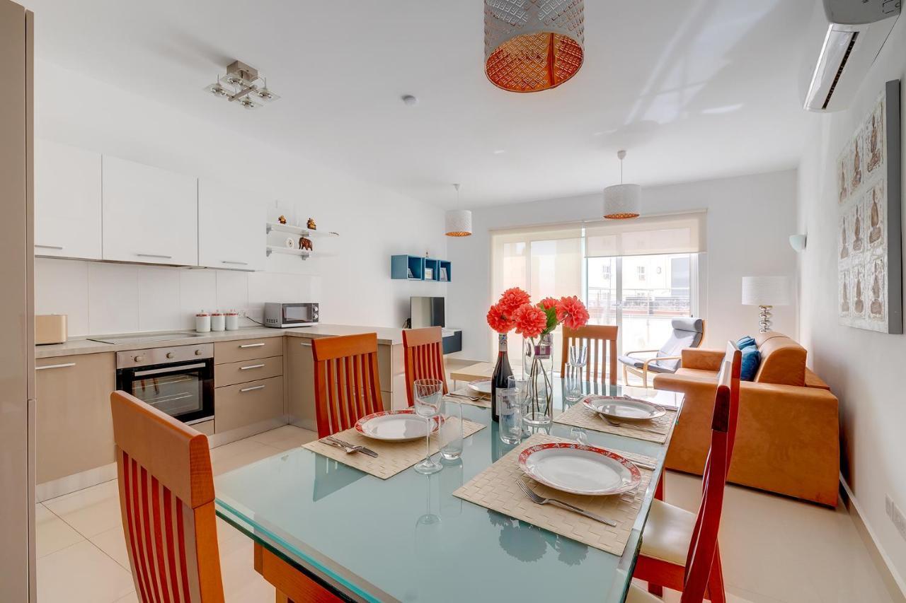 Prime Location Apartment With Side Seaviews Sliema Buitenkant foto