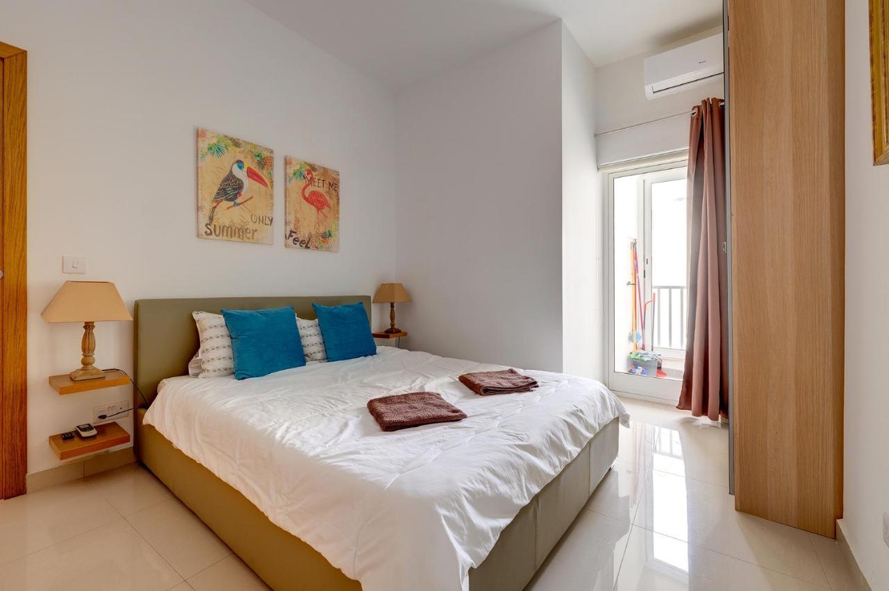 Prime Location Apartment With Side Seaviews Sliema Buitenkant foto