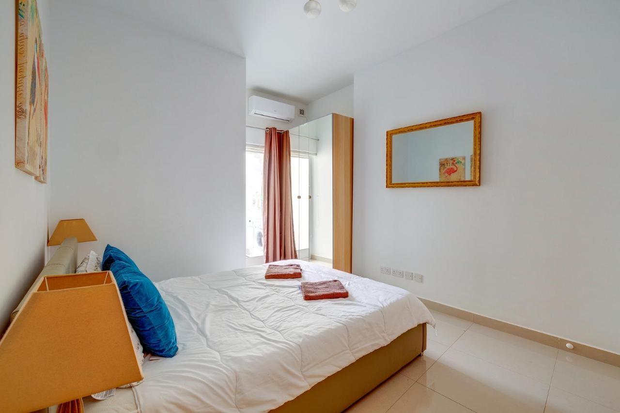Prime Location Apartment With Side Seaviews Sliema Buitenkant foto
