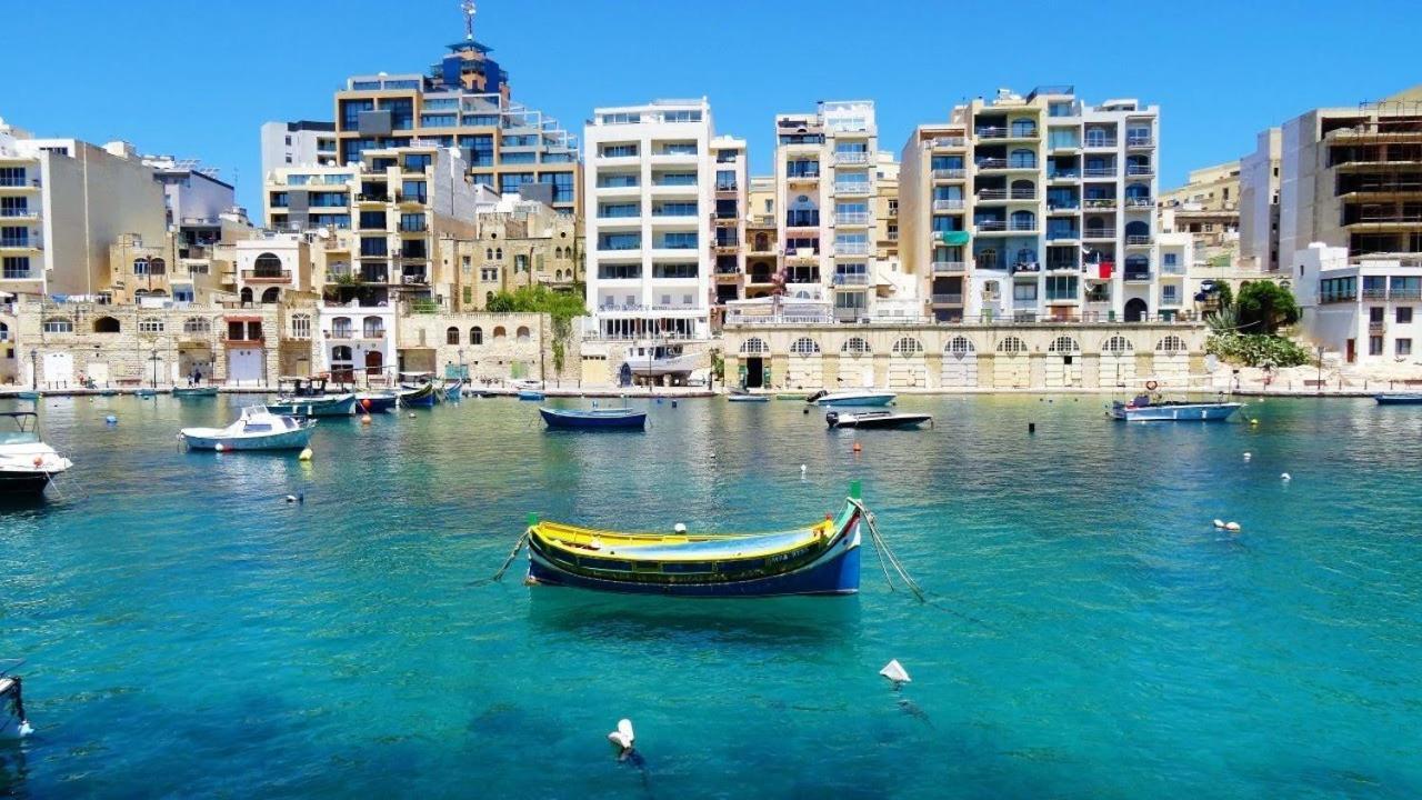 Prime Location Apartment With Side Seaviews Sliema Buitenkant foto