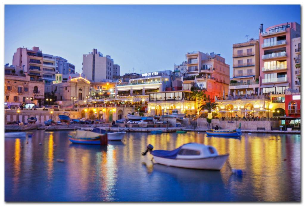Prime Location Apartment With Side Seaviews Sliema Buitenkant foto