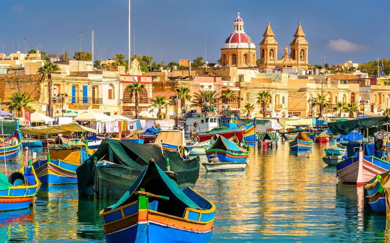 Prime Location Apartment With Side Seaviews Sliema Buitenkant foto