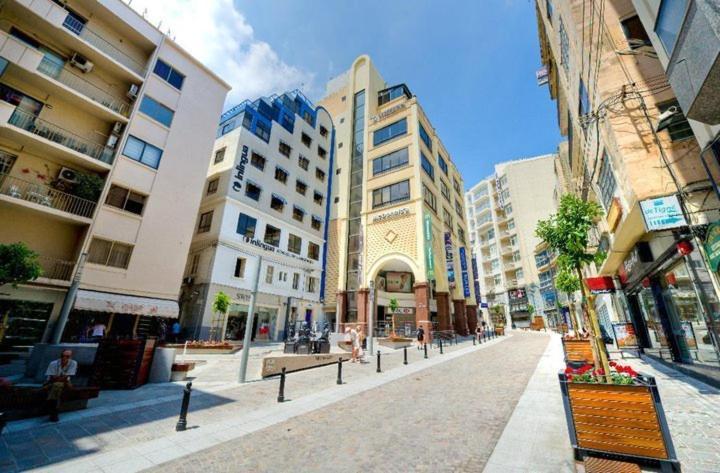 Prime Location Apartment With Side Seaviews Sliema Buitenkant foto